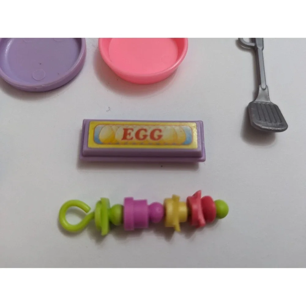 Dollhouse Barbie Doll Diorama mixed 8‎ piece lot purple pink pot pan egg kabob